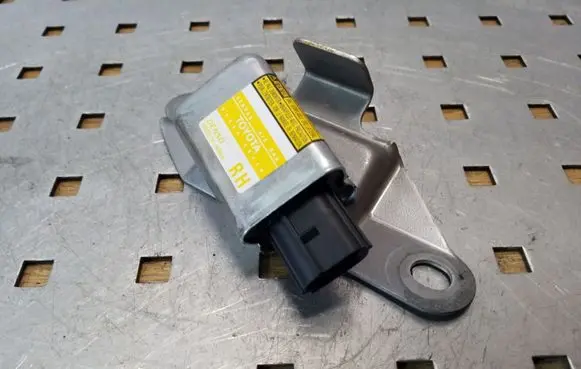 Toyota Land Cruiser (J120) Airbag deployment crash/impact sensor