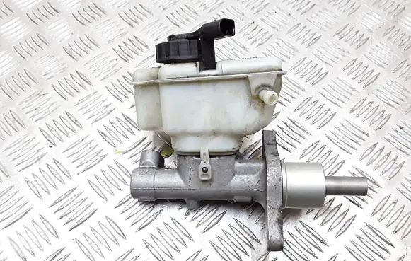 Audi A3 S3 8P Master brake cylinder
