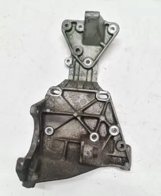 Volvo XC70 Generator/alternator bracket 30731516