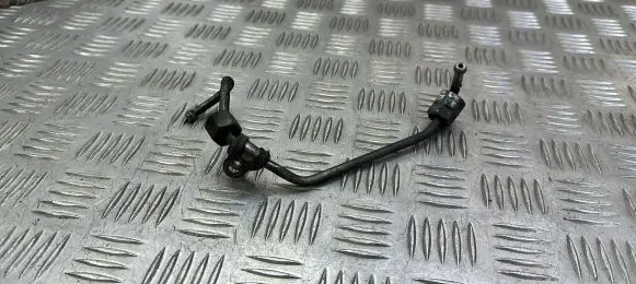 Volkswagen PASSAT B8 Fuel injector supply line/pipe 