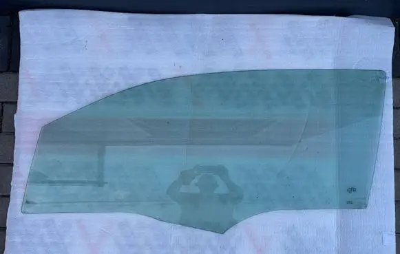 Volkswagen Up Front door window/glass (coupe) 1S3845201C