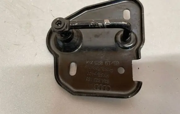 Audi A1 Engine bonnet/hood lock/latch loop/hook 82A823185