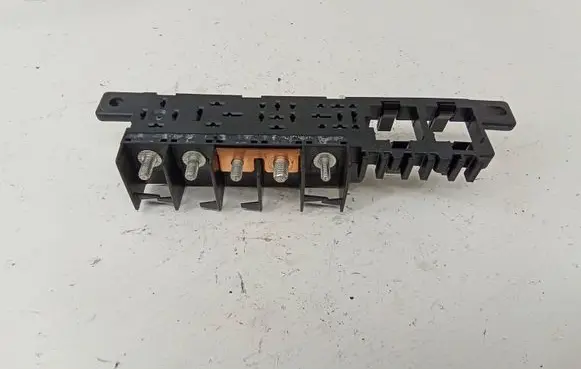 Volkswagen PASSAT B5 Fuse module 8L0941822A 896083000