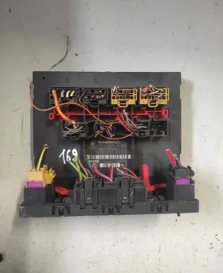 Volkswagen PASSAT B6 Power management control unit 3C0937049AG F005V00633 H52S2002