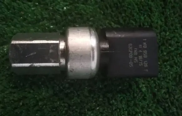 Volkswagen Polo V 6R Air conditioning (A/C) pressure sensor 1K0959126E