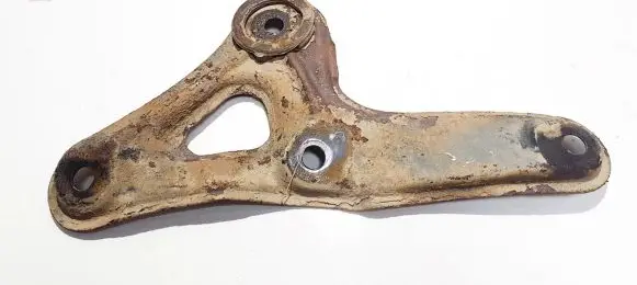 Toyota Avensis T250 Engine mounting bracket