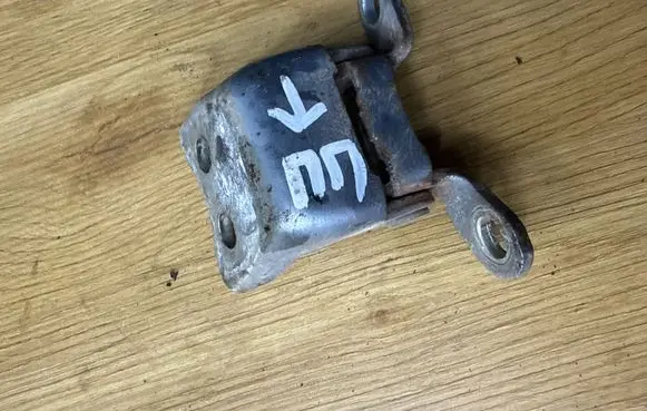 Honda Civic Front door lower hinge