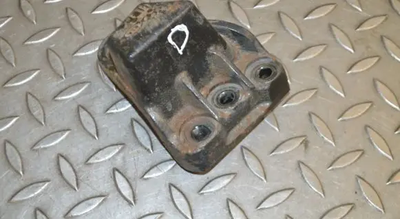 Hyundai i40 Engine mounting bracket