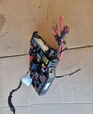 BMW 5 F10 F11 Fuse module 1242357