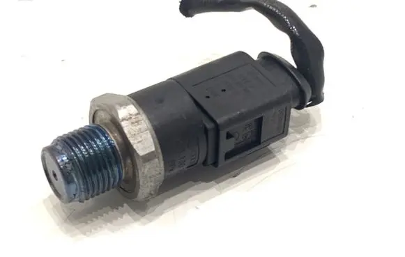 Audi A6 S6 C6 4F Fuel pressure sensor 0281002691