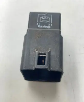 BMW 3 F30 F35 F31 Coolant fan relay 9207913 V23136J1004X85