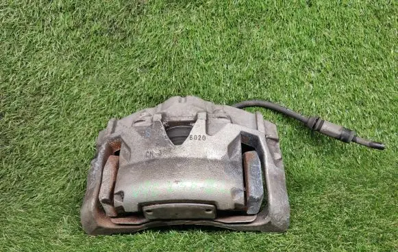 Volvo V70 Front brake caliper 6020