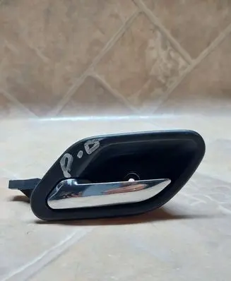 BMW 5 E39 Front door interior handle 8226049