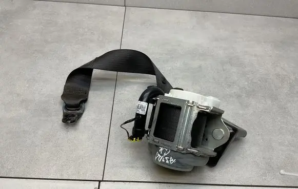 Opel Astra K Rear seatbelt 