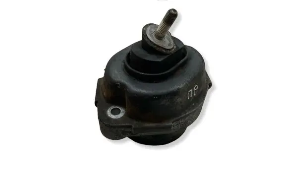 Toyota Prius (XW30) Engine mount bracket 6758444