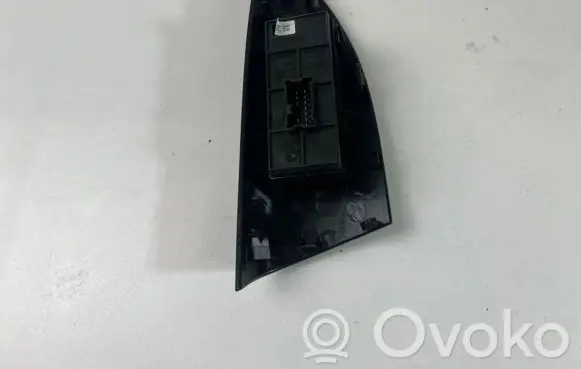 Nissan Juke I F15 Electric window control switch 25411