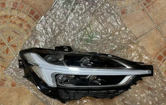 Volvo XC60 Headlight/headlamp 31655231