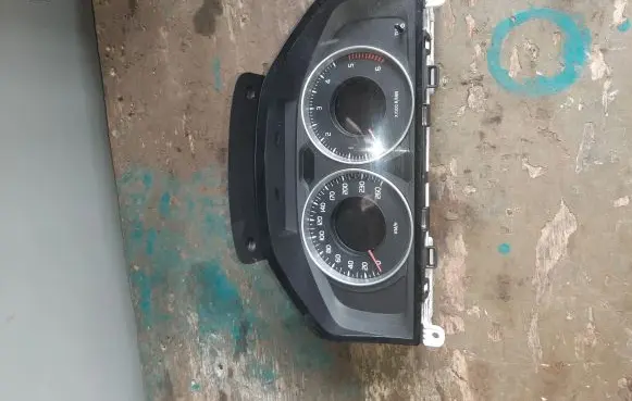 Volvo S60 Speedometer (instrument cluster) 31327581AA