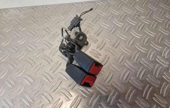 Volkswagen PASSAT B8 Middle seatbelt buckle (rear) 3V0857739A