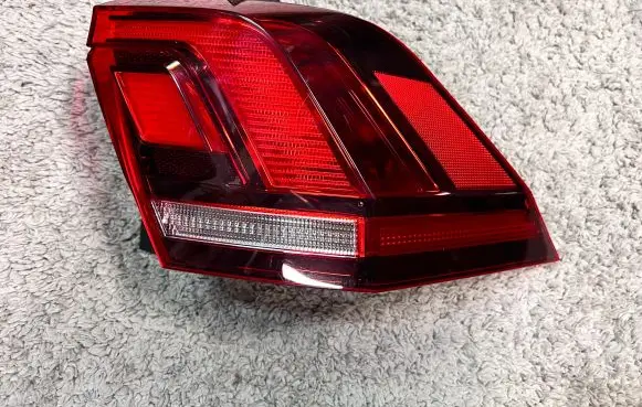 Volkswagen Tiguan Rear/tail lights 5NA945096D
