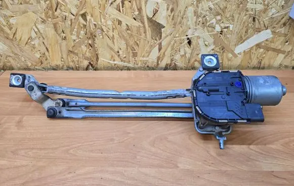 Front wiper linkage and motor