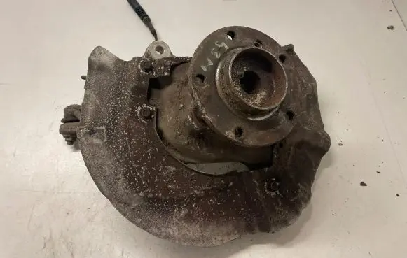 BMW 5 E60 E61 Front wheel hub 6760953