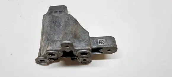 Jeep Grand Cherokee WL Engine mounting bracket 68375850AA
