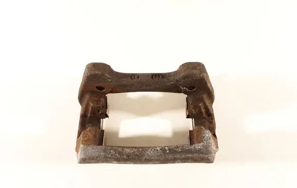 Land Rover Discovery 3 - LR3 Brake caliper pad carrier rear 2899B