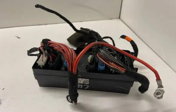 Mercedes-Benz ML W164 Fuse module A1645402372