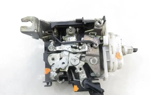 Audi A3 S3 8L Front door lock 