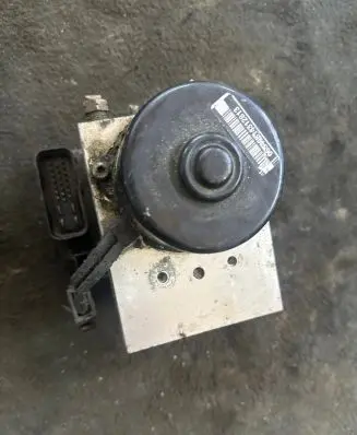 Volvo V70 ABS Pump 8619538 10094904233 TFR1009177