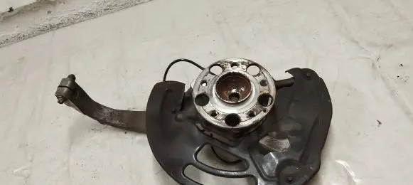 Mercedes-Benz SL R231 Front wheel hub A2310701