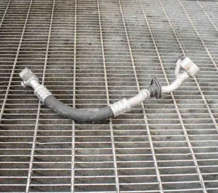 Audi Q7 4L Air conditioning (A/C) pipe/hose 7L6820743J