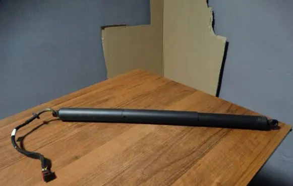 Porsche Macan (95B) Tailgate strut 95B827851E 95B827851E5555