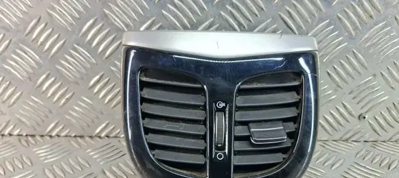 Hyundai i40 Rear air vent grill 846423Z001
