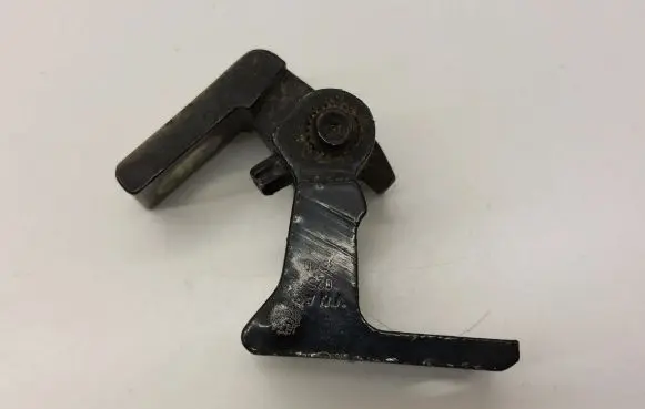 Volkswagen Tiguan Front door upper hinge
