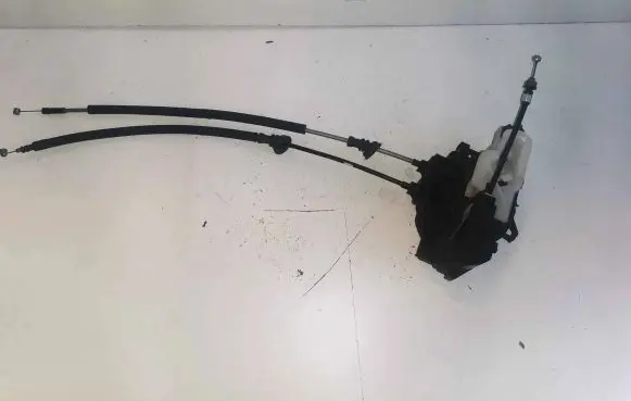 Hyundai Santa Fe Front door lock A045035