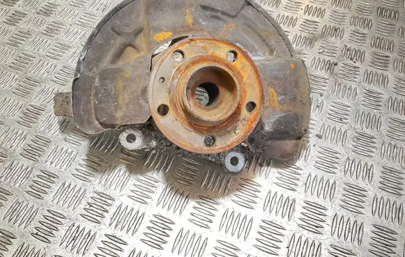 Volvo V70 Front wheel hub 9461943