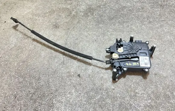 Volkswagen Multivan T7 Central locking motor 7T0843654C E21881103 10082023164