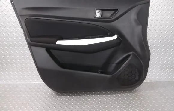 Suzuki Swift III Front door card panel trim 8372152RA 8307852RR2 8372052RH0CTY