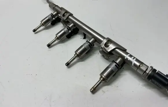Audi A3 S3 8V Fuel injector 04E133320D
