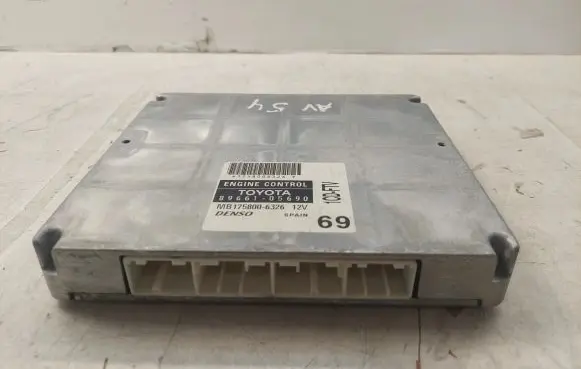 Toyota Avensis T250 Engine control unit/module 8966105690 MB1758006326