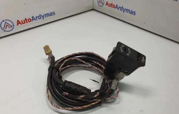 BMW X3 F25 USB socket connector 9237654 84109237654
