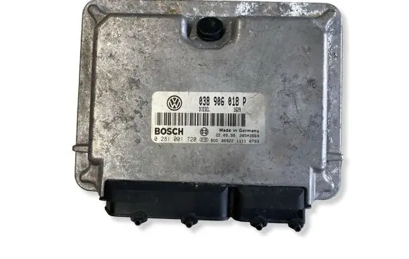 Volkswagen PASSAT B5 Engine control unit/module 038906018P