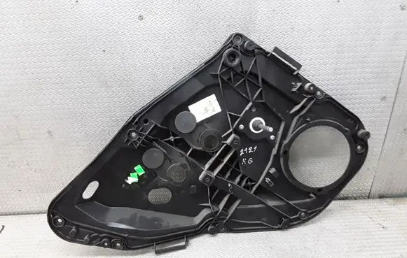 Rear door manual window regulator