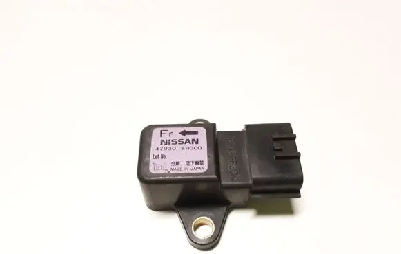 Nissan X-Trail T30 ESP acceleration yaw rate sensor 479308H300