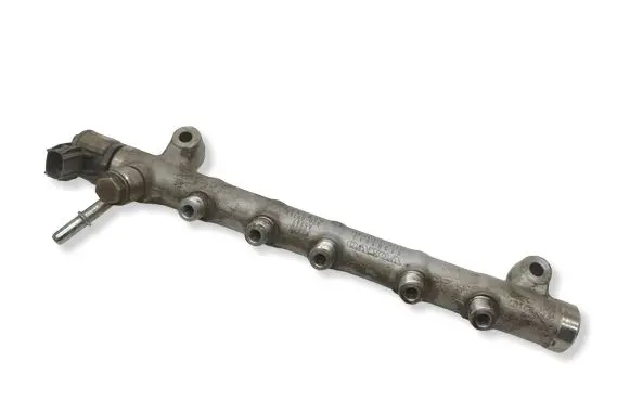 Volvo XC40 Fuel main line pipe 31303612