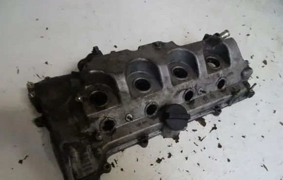 Toyota Avensis T250 Rocker cam cover 112010R011