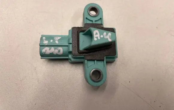 Audi A4 S4 B8 8K Airbag deployment crash/impact sensor 8K0955557C 5WK4380902
