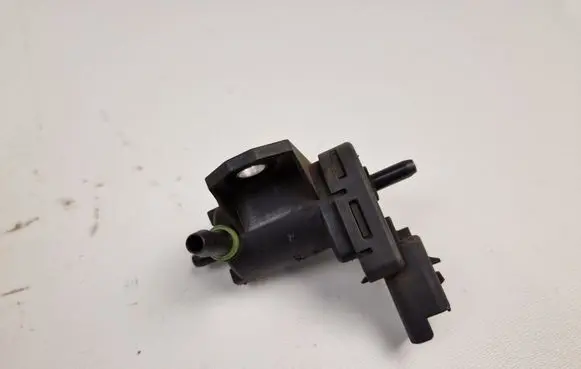 Citroen DS3 Vacuum valve 9688124580